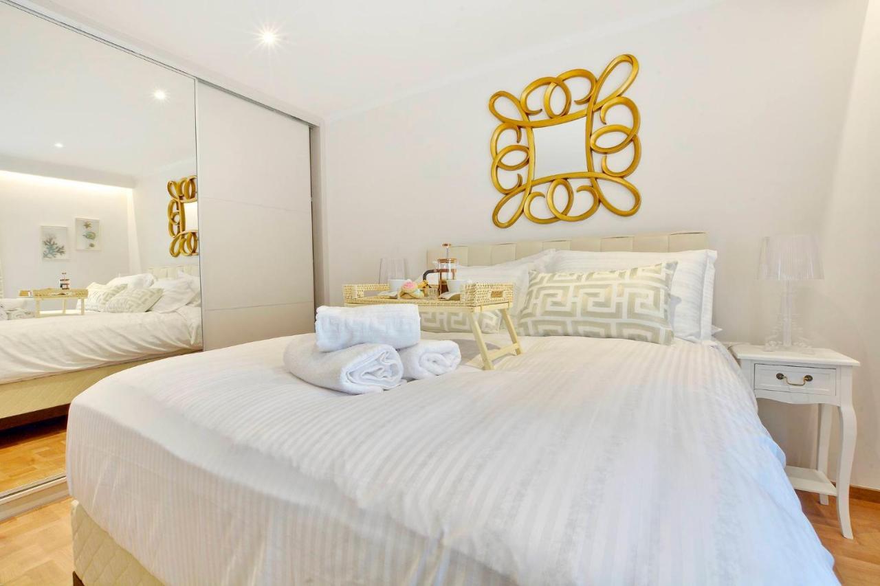 Mar Luxury Corfu (city)